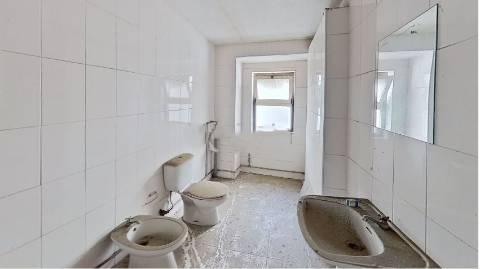 Edificio histórico e com interesse arquitetónico  para reabilitar. Baixa de Coimbra