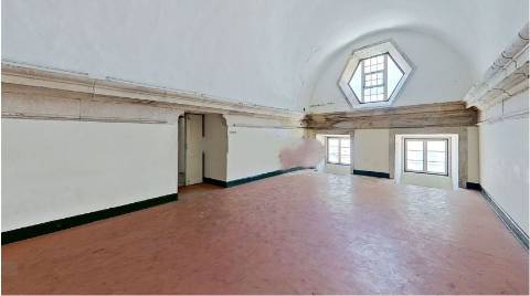 Edificio histórico e com interesse arquitetónico  para reabilitar. Baixa de Coimbra