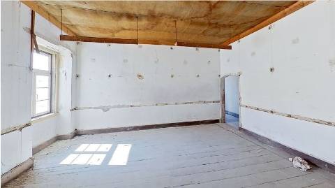 Edificio histórico e com interesse arquitetónico  para reabilitar. Baixa de Coimbra