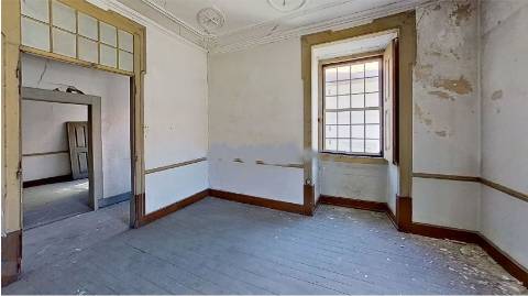 Edificio histórico e com interesse arquitetónico  para reabilitar. Baixa de Coimbra