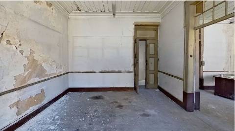 Edificio histórico e com interesse arquitetónico  para reabilitar. Baixa de Coimbra