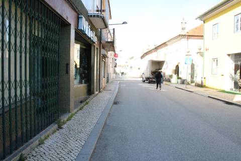 Loja  para comércio, no centro da Mealhada