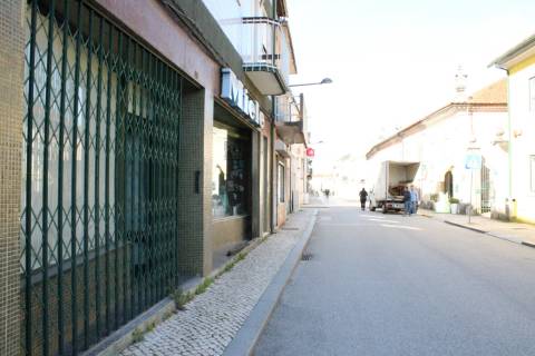Loja  para comércio, no centro da Mealhada