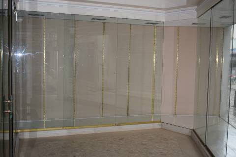 Arrenda loja na baixa de Coimbra. Boas áreas