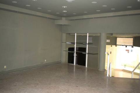 Arrenda loja na baixa de Coimbra. Boas áreas