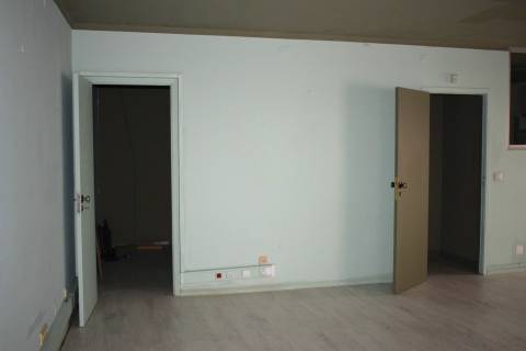 Arrenda loja na baixa de Coimbra. Boas áreas