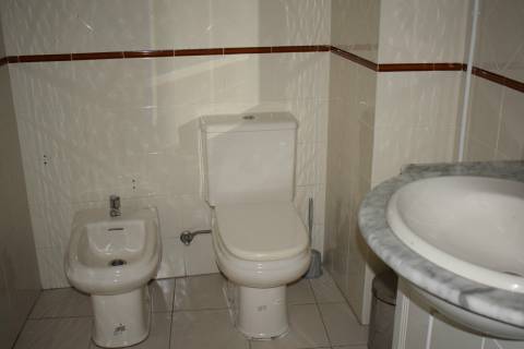 Arrenda loja na baixa de Coimbra. Boas áreas