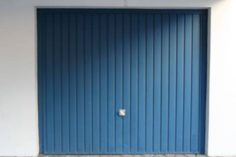 Arrenda garagem individual, na Av. Doutor Dias da Silva