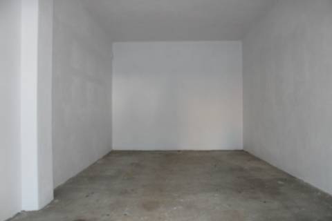 Arrenda garagem individual, na Av. Doutor Dias da Silva