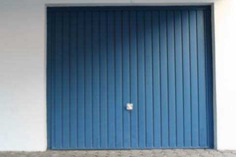 Arrenda garagem individual, na Av. Doutor Dias da Silva