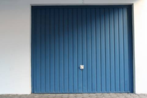 Arrenda garagem individual, na Av. Doutor Dias da Silva