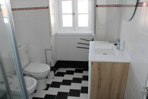 Apartamento T5  restaurado,  R. Doutor  António José Almeida