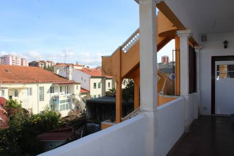 Apartamento T5  restaurado,  R. Doutor  António José Almeida