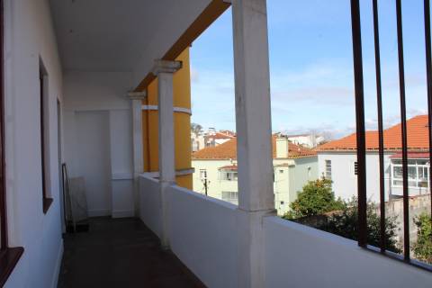 Apartamento T5  restaurado,  R. Doutor  António José Almeida