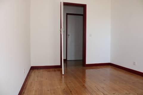 Apartamento T5  restaurado,  R. Doutor  António José Almeida