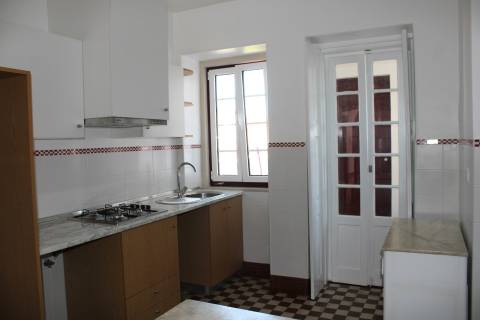 Apartamento T5  restaurado,  R. Doutor  António José Almeida