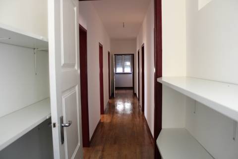 Apartamento T5  restaurado,  R. Doutor  António José Almeida