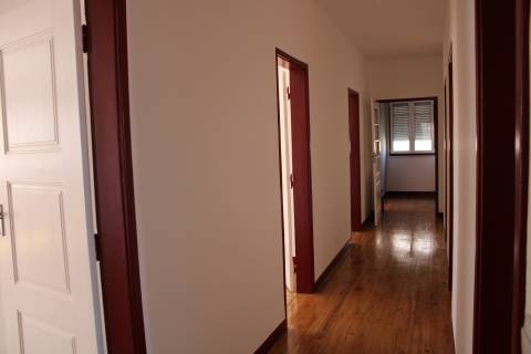 Apartamento T5  restaurado,  R. Doutor  António José Almeida