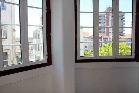 Apartamento T5  restaurado,  R. Doutor  António José Almeida