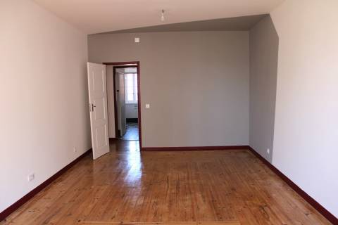 Apartamento T5  restaurado,  R. Doutor  António José Almeida