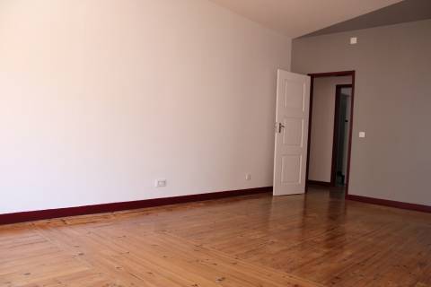 Apartamento T5  restaurado,  R. Doutor  António José Almeida