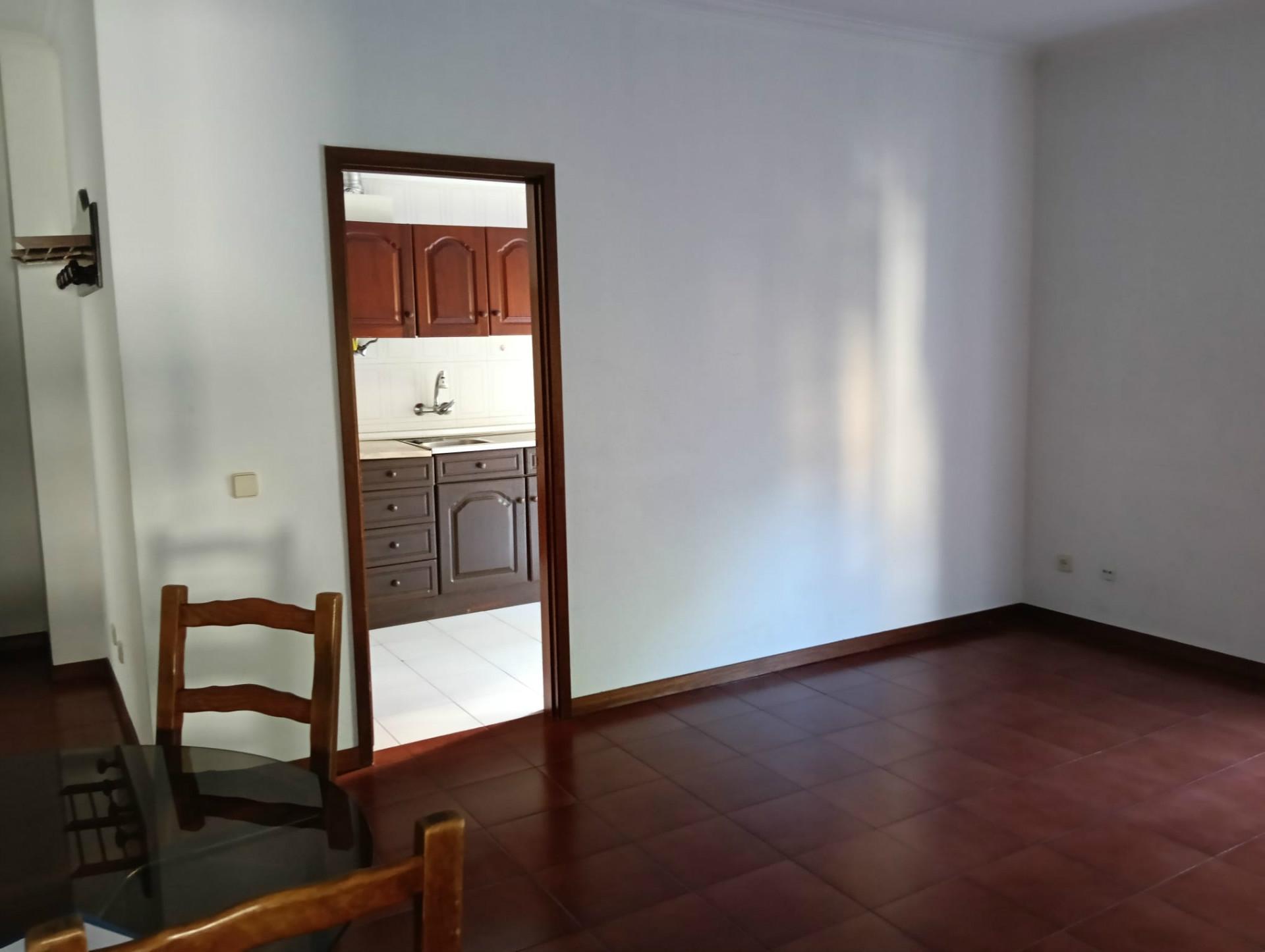 Apartamento T1  com garagem na Urbanização do Arco Pintado