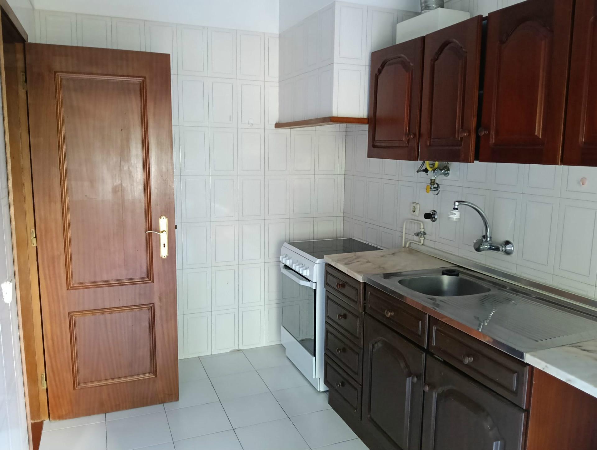 Apartamento T1  com garagem na Urbanização do Arco Pintado