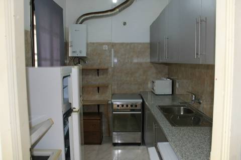 Prédio  em Celas, com anexo e logradouro