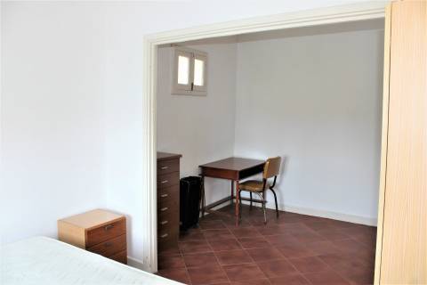 Prédio  em Celas, com anexo e logradouro