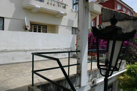 Prédio  em Celas, com anexo e logradouro