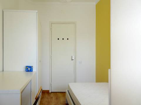 Arrenda quatro quartos a estudantes, Baixa de Coimbra