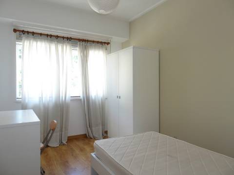 Arrenda quatro quartos a estudantes, Baixa de Coimbra