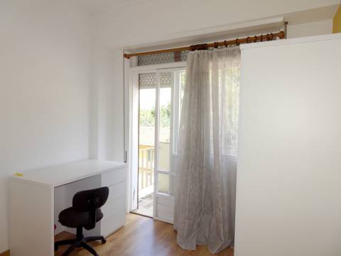 Arrenda quatro quartos a estudantes, Baixa de Coimbra