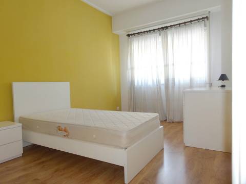 Arrenda quatro quartos a estudantes, Baixa de Coimbra