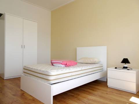 Arrenda quatro quartos a estudantes, Baixa de Coimbra