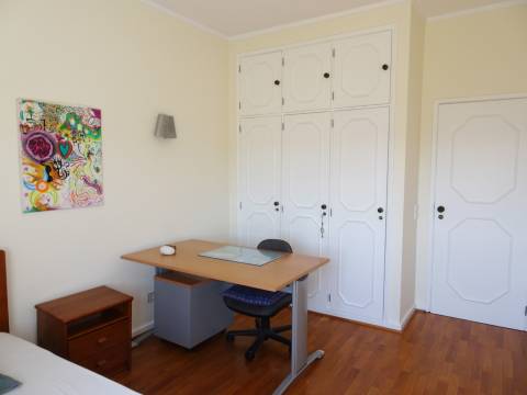 Quarto para estudante junto à FEUC/POlO III