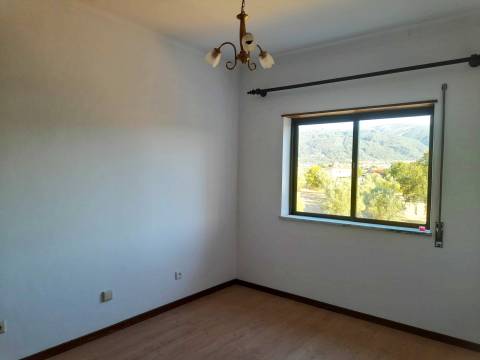 T2 para arrendar em Miranda do corvo, bom estado de conservação