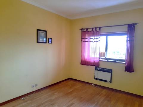 Apartamento T3 Celas – último andar com excelente luz natural