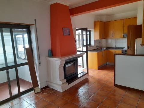 Apartamento T3 Celas – último andar com excelente luz natural
