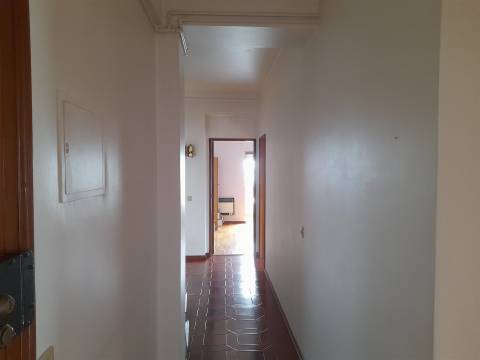 Apartamento T3 Celas – último andar com excelente luz natural