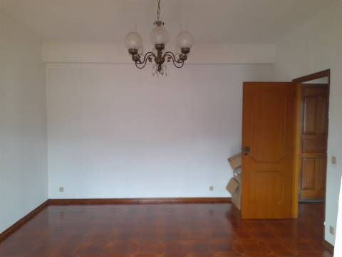 Apartamento T3 Celas – último andar com excelente luz natural
