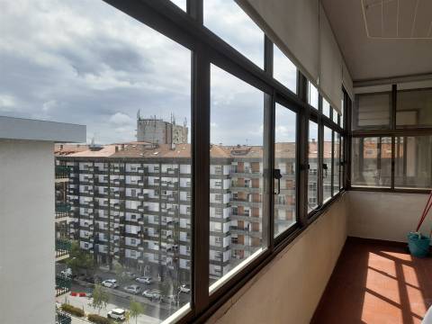 Apartamento T3 Celas – último andar com excelente luz natural