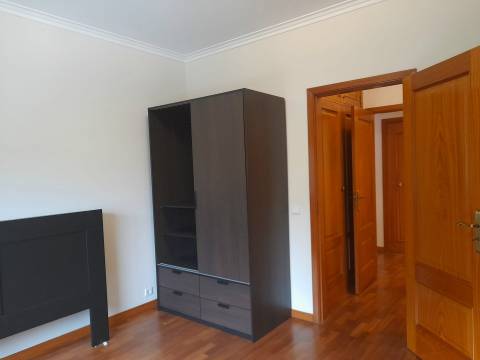 Apartamento T1 Arrendamento em Santo António dos Olivais,Coimbra