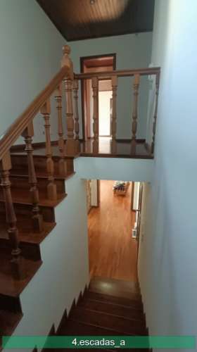 Apartamento T4 em duplex. Boas áreas.