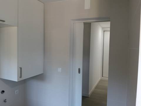 Apartamento T3 com garagem, totalmente remodelado