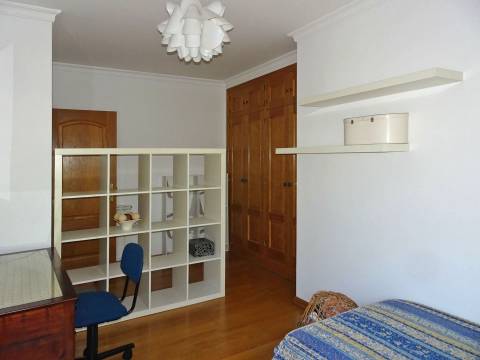 Apartamento T3 mobilado, Quinta das Lágrimas