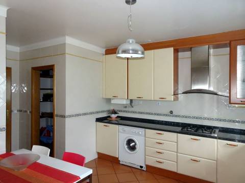 Apartamento T3 mobilado, Quinta das Lágrimas