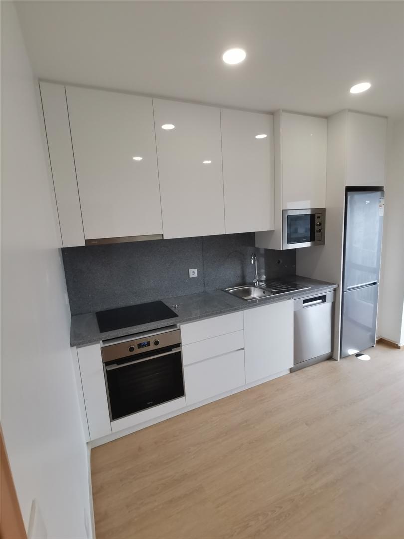 Confortável T2 mobilado com 2 Casas de Banho – Como Novo