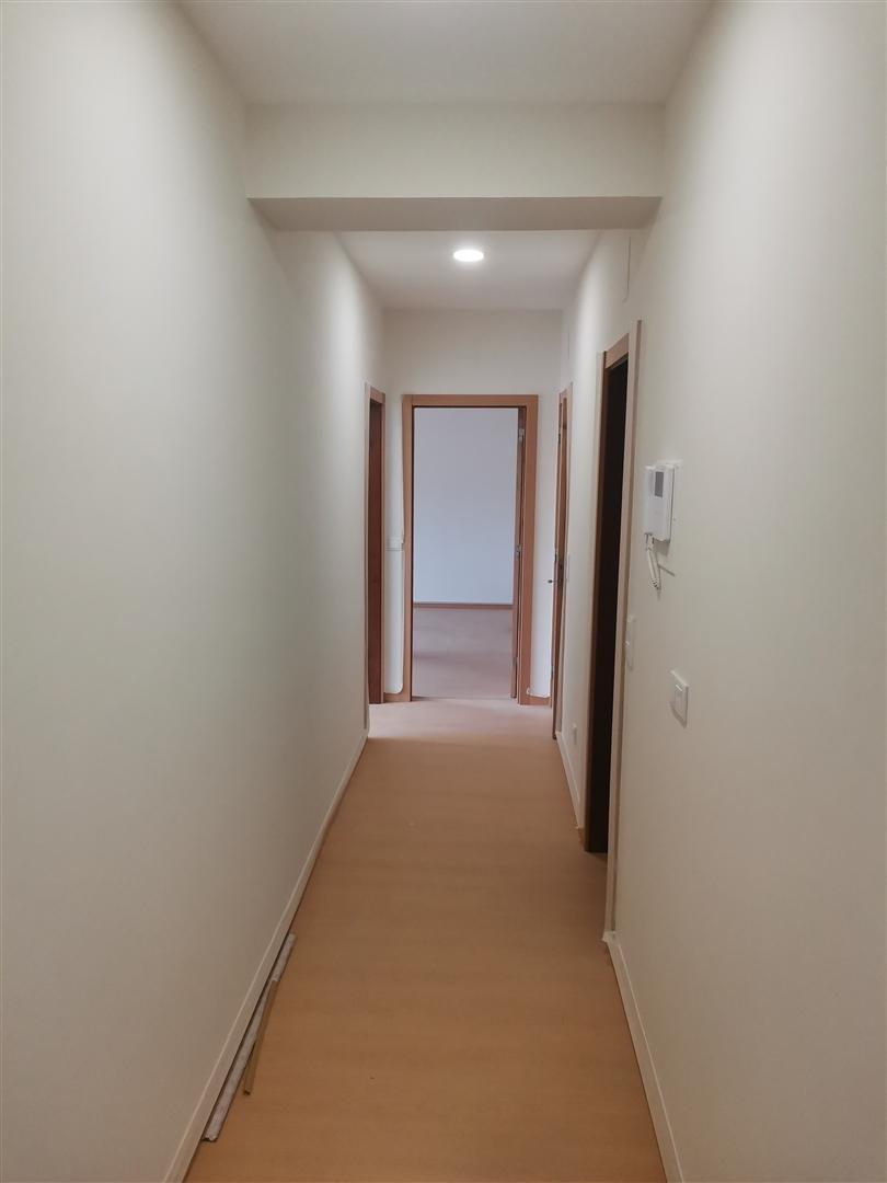 Confortável T2 mobilado com 2 Casas de Banho – Como Novo