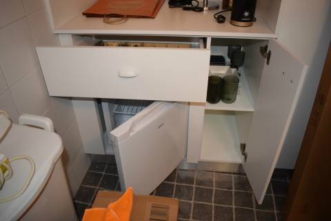 Garagem convertida em escritório para arrendamento -  em Celas.